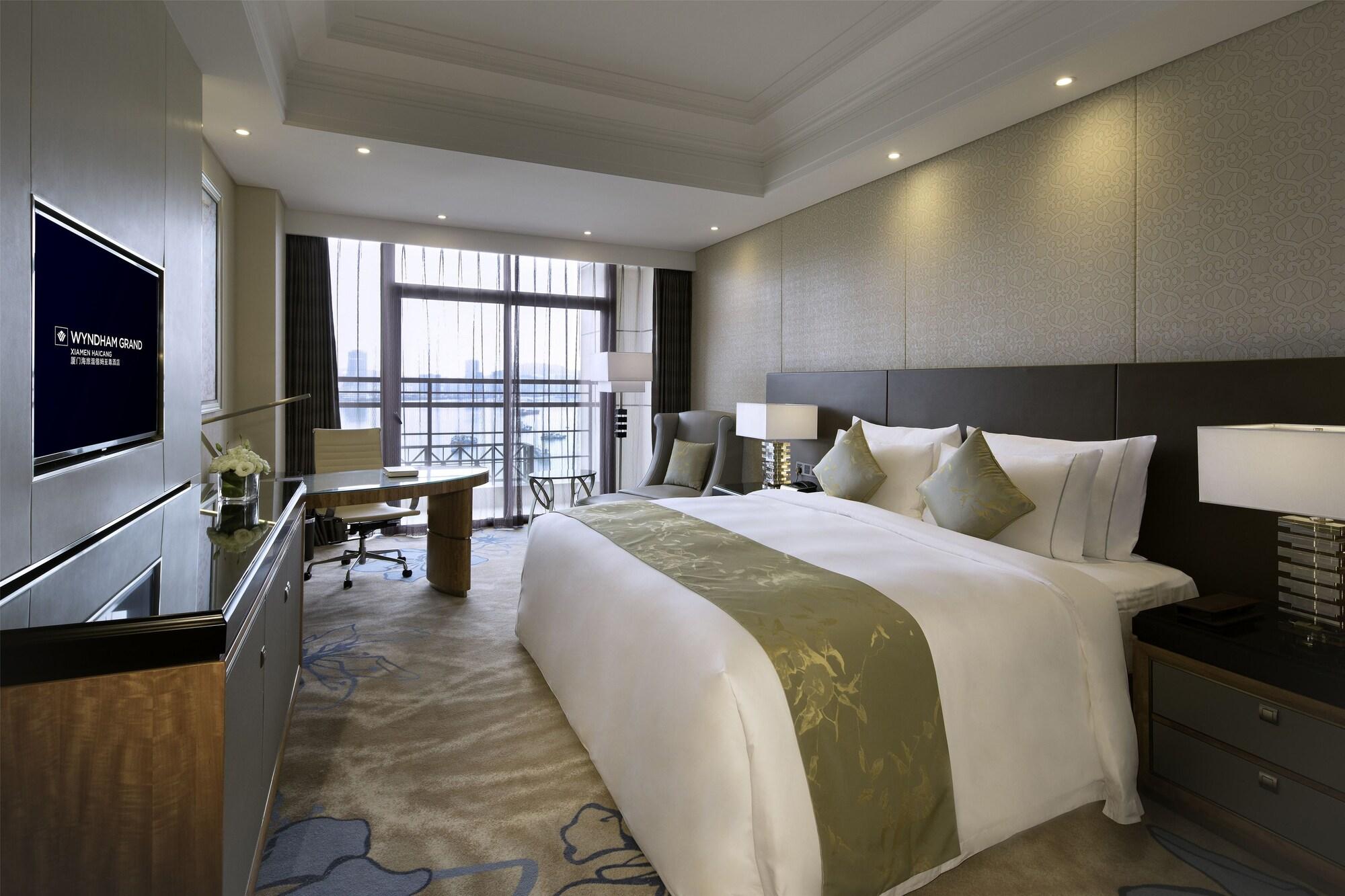 Wyndham Grand Xiamen Haicang Bagian luar foto